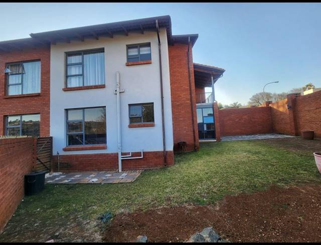 3 BEDROOM TOWNHOUSE FOR SALE IN GLENVISTA